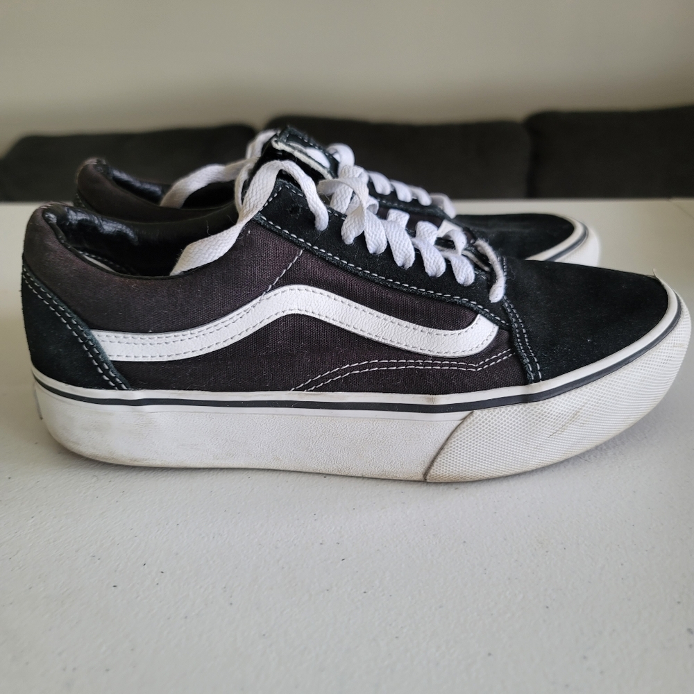 Used- Vans Old Skool Platform